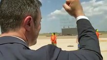 Luis Petri recibió a los F 16 en Las Higueras, Córdoba.