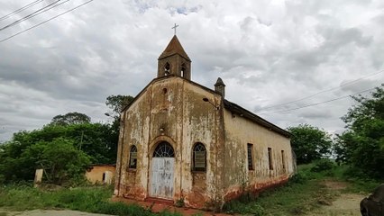 A INCRÍVEL IGREJA ABANDONADA QUE TINHA TUDO DENTRO
