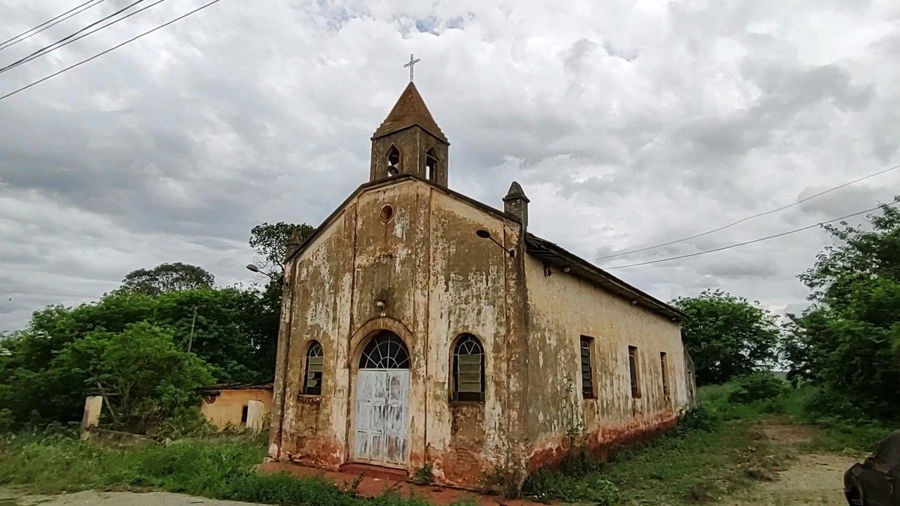 A INCRÍVEL IGREJA ABANDONADA QUE TINHA TUDO DENTRO