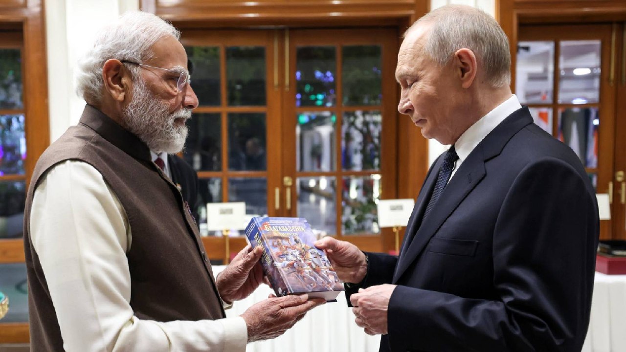 ‘ಅಮೆರಿಕ ಖರೀದಿ ಮಾಡ್ತಿದೆ.. ಭಾರತ ಏಕೆ ಖರೀದಿಸಬಾರದು’ ಅಮೆರಿಕದ ಡಬಲ್ ಸ್ಟ್ಯಾಂಡರ್ಡ್​​ ಬಯಲು ಮಾಡಿದ ಪುಟಿನ್