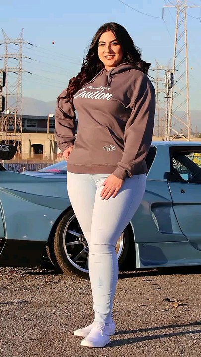 At Myers with MessyBunsClothing#Mr24hrs #Mister24hours #nsx#cars #car #jdmcars #messybuns #vtec #messybunsclothing #boyleheights #hoodie #automotive #photography #supercars #models #lowrider #lowriders #cargram #turbo