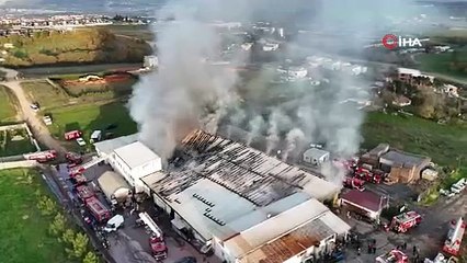 Tuzla’da kauçuk fabrikasında korkutan yangın! Yoğun duman havadan görüntülendi
