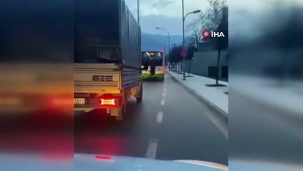 Görüntüler Bursa'dan... Trafikte tehlikeli anlar