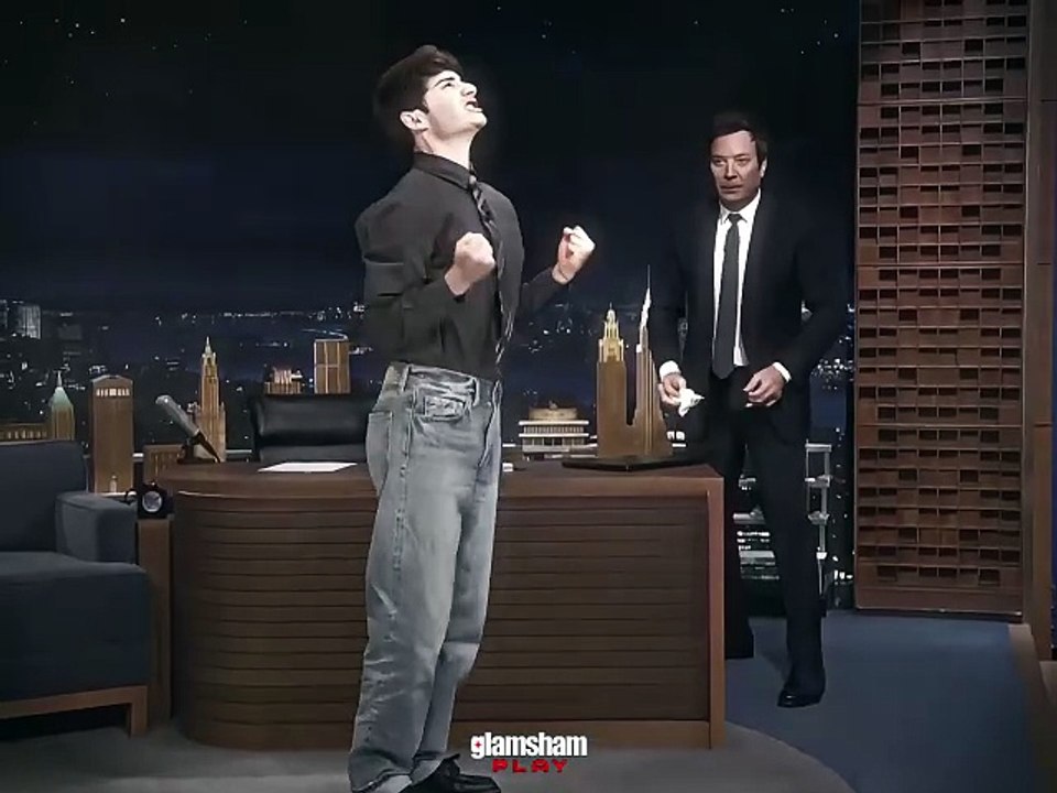 Noah Schnapp re-enacting a classic Stranger Things moment on The Tonight Show Starring Jimmy Fallon and nailing the drama! 🎬  #glamsham #noahschnapp #strangerthings #jimmyfallon #tonightshow #willbyers #tvshows #talkshow  {glamsham, noah schnapp, strange