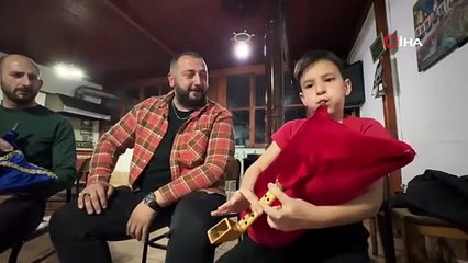 8 yaşındaki tulumcu kendine hayran bıraktı