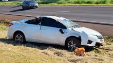 Corolla capota na BR-163 em Cascavel na manhã deste sábado