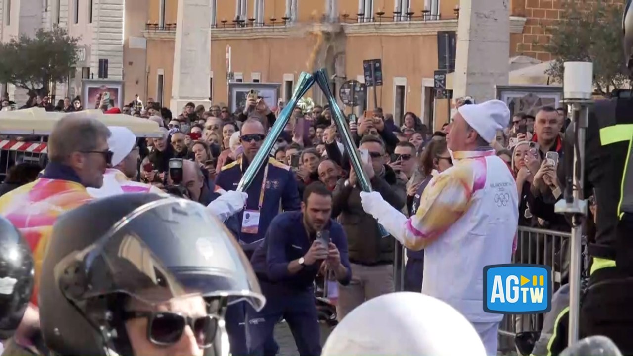 Staffetta olimpica a Roma: il passaggio della Torcia in via della Conciliazione
