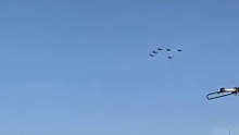 Vuelo rasante de los F-16 por Buenos Aires.