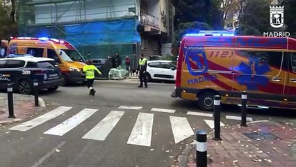 Muere una mujer tras precipitarse desde un décimo piso con sus dos hijos de 3 años