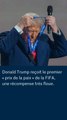 Donald Trump décoré sur scène de l’obscur « premier prix de la paix » de la FIFA