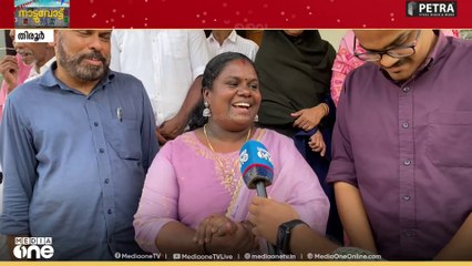 പാട്ടുപാടി വോട്ട് തേടി മലപ്പുറം പെരുവള്ളൂർ പഞ്ചായത്തിലെ വൈറൽ സ്ഥാനാർഥി