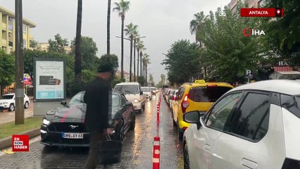 Antalya'da sağanak yağış ve dolu etkili oldu