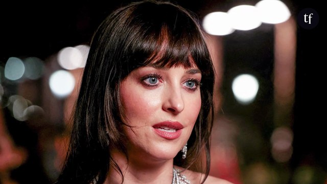 Aucun homme ne la mérite : Dakota Johnson sublime et glamour en robe maxi décolleté, elle rend fous les internautes