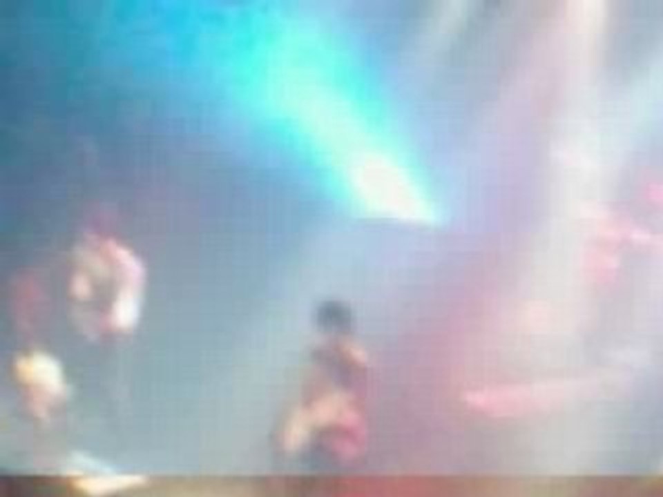 concert panic at the disco " the only difference..." (p.2)