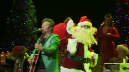 Jingle Bells (James Lord Pierpont cover) - The Brian Setzer Orchestra (live)