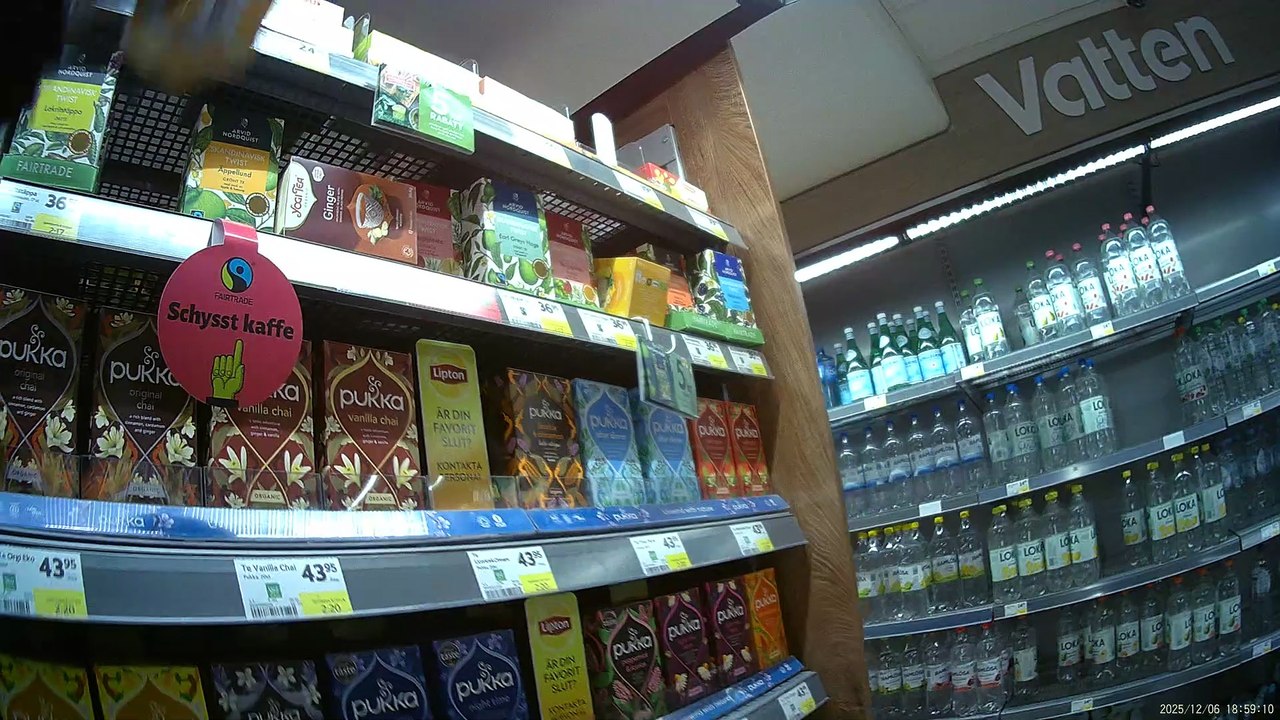På Ica inne på Krämarens Galleria och ut till cykeln för att cykla hemåt. Örebro 6 Dec. 2025