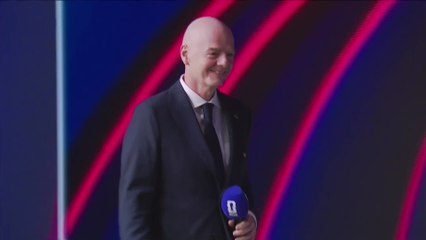 Infantino invita a Scaloni a levantar el trofeo del Mundial