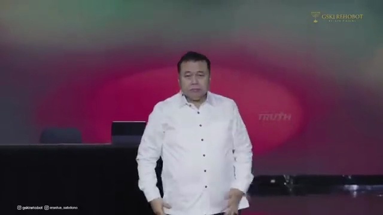 MENJADIKAN DIA SEGALANYA