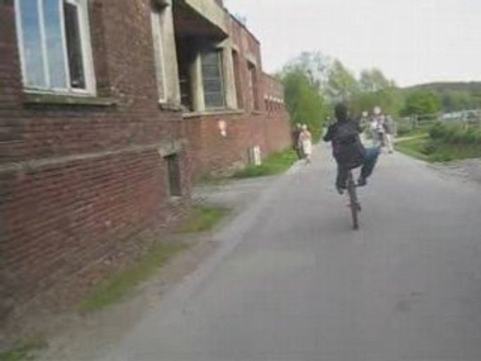 Biking by faktile