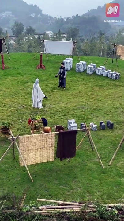 Everyone mocked him as a useless nobody, until one sword to save his mother shook the martial world