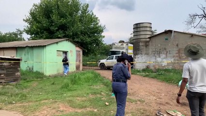 남아공 호스텔에서 괴한이 총기 난사...어린이 포함 12명 사망 / YTN