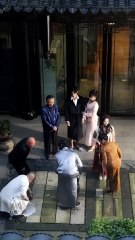 قصة حب غير متوقعة: فتاة خارقة تنقذ رئيسًا مسمومًا وتقلب حياته للأبد