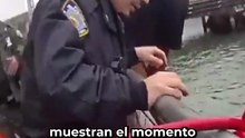 Rescate heroico en Brooklyn: Policías saltan al agua helada