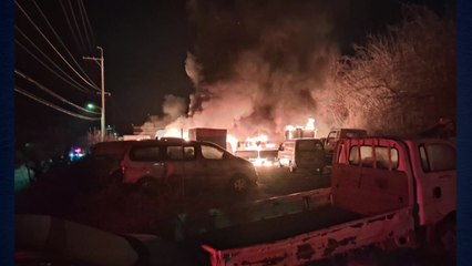 경북 성주군 공터에서 불...수출용 중고차 12대 불타 / YTN