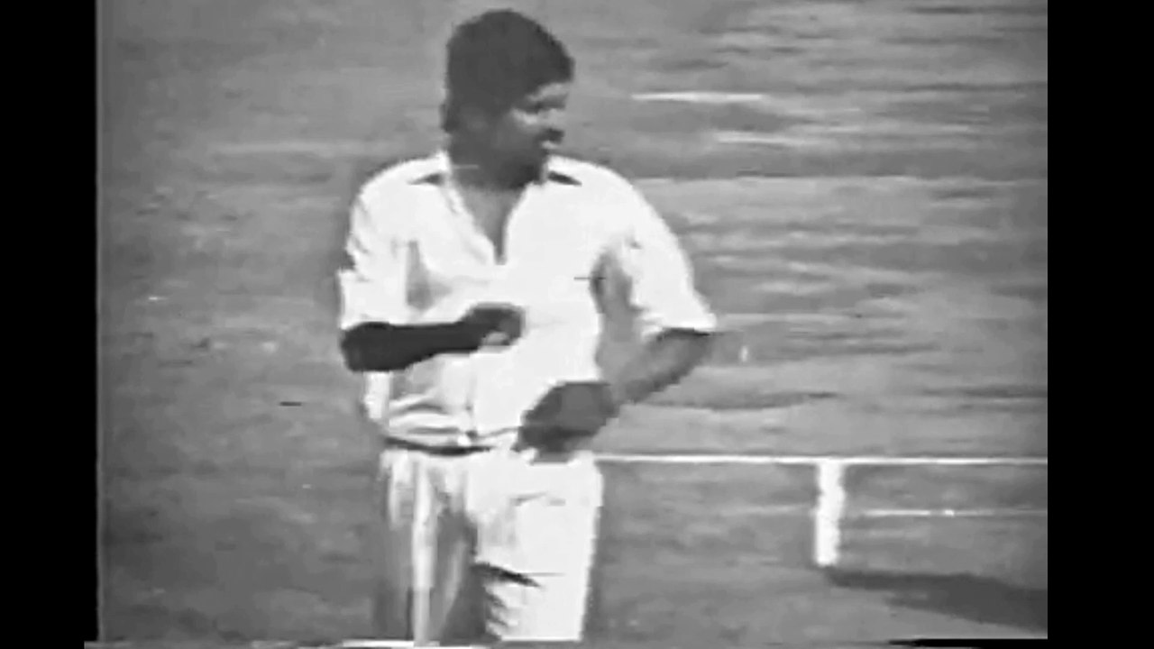 Azmat Rana batting 23 off 23 Balls vs India 3rd ODI at Sahiwal Nov 03 1978
