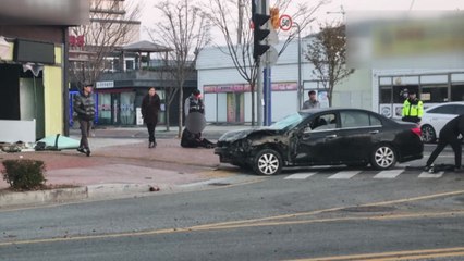 부산에서 새벽 시간 음주운전 60대 식당 돌진 / YTN