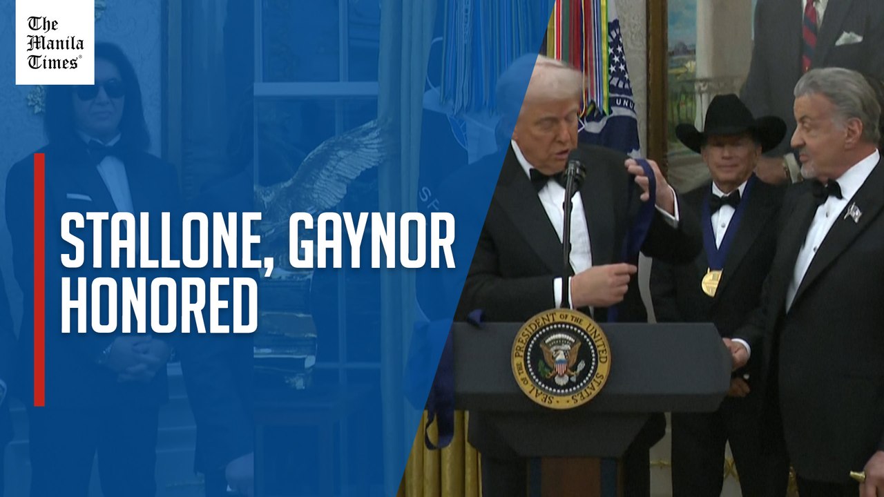 Trump presents stars with medallions, praises renovation of Kennedy center