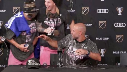 Inter Miami - Les joueurs interrompent Mascherano pour célébrer le titre