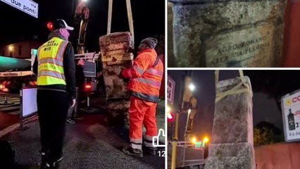 Cippo in via Cassia, dopo 75 anni riposizionato all'angolo con via Due Ponti. La gioia del quartiere: «Bellissima notizia»