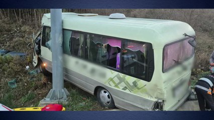 도로 이탈한 교회 버스가 표지판 들이받아...9명 부상 / YTN