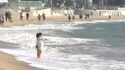 포근한 12월 첫 휴일...겨울 바다·도심 축제 '북적' / YTN