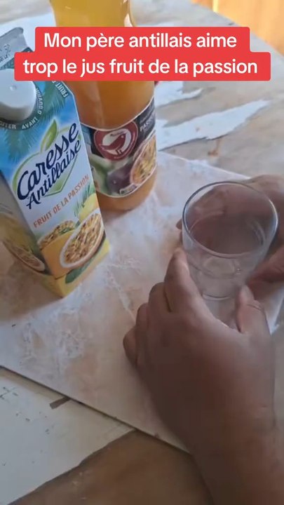 Mon père aime trop le jus fruit de la passion