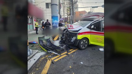 환자 이송하던 구급차 '쾅'...구급대원 등 4명 부상 / YTN