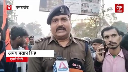 शौर्य सम्मान यात्रा में पथराव का आरोप, धरने पर बैठे बजरंग दल के कार्यकर्ता