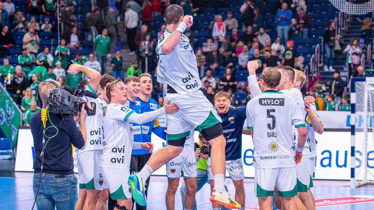 Langhoff führt die Füchse Berlin zum Sieg in Hannover