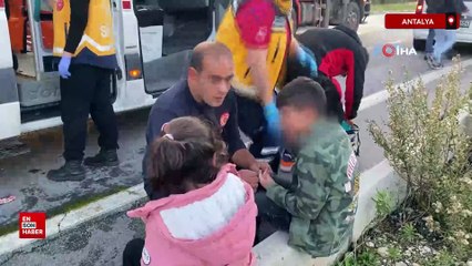 Antalya’da arızalanan park halindeki otomobile hafif ticari araç çarptı