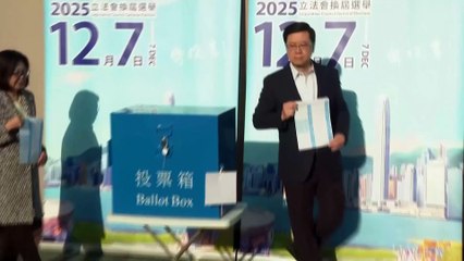 Hong Kong celebra unas elecciones legislativas marcadas por el incendio que dejó decenas de muertos