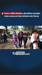 Pese a dificultades, abuelitos acuden a las urnas en San Antonio de Flores