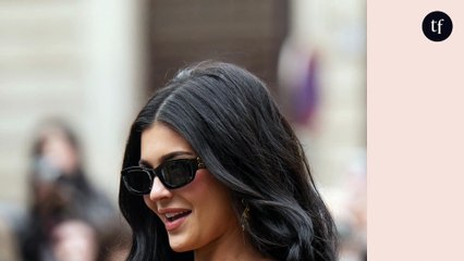 "Super hot" : Kylie Jenner en décolleté vertigineux et cuir rouge, elle met tout le monde d’accord avec son look de Mère Noël sexy