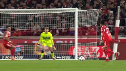 Bundesliga - Lorenz Assignon se mue en gardien de but face à Michael Olise