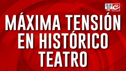 Máxima tensión en histórico teatro: sobrevendieron entradas y hay chicos desmayados