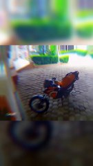 Vídeo mostra homem vestido de gari assaltando loja em MG