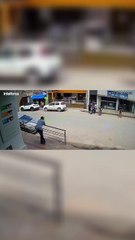 Vídeo flagra jovem bêbado e sem carteira atingindo carros e fugindo em MG