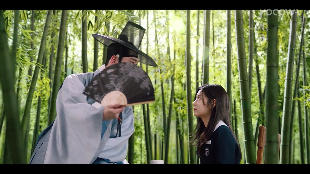 Trying to think of a gift for someone who has everything be like 🤔🎁 ｜ KOCOWA+