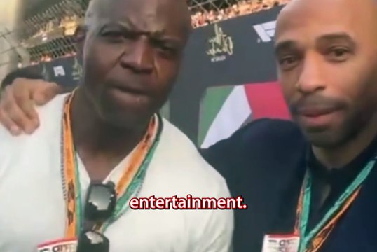 Ronaldinho makes Thierry Henry and Terry Crews do viral gestures