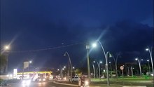 Nuvens carregadas e relâmpagos anunciam probabilidade de chuva na noite deste domingo em Cascavel